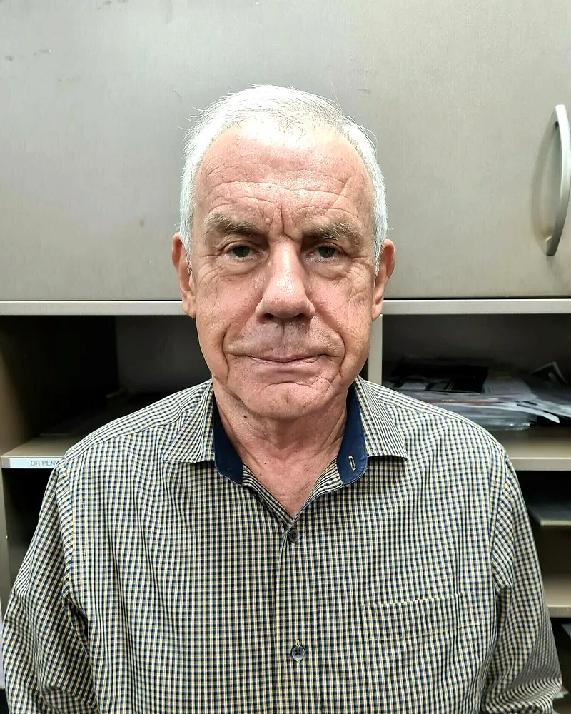 Dr Andrzej Guzowski